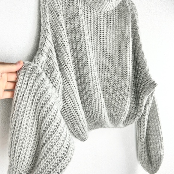 SIMPLEE | 🐰Light Gray Chunky Thick Knit Loose Cropped Oversize Sweater - Picture 7 of 13